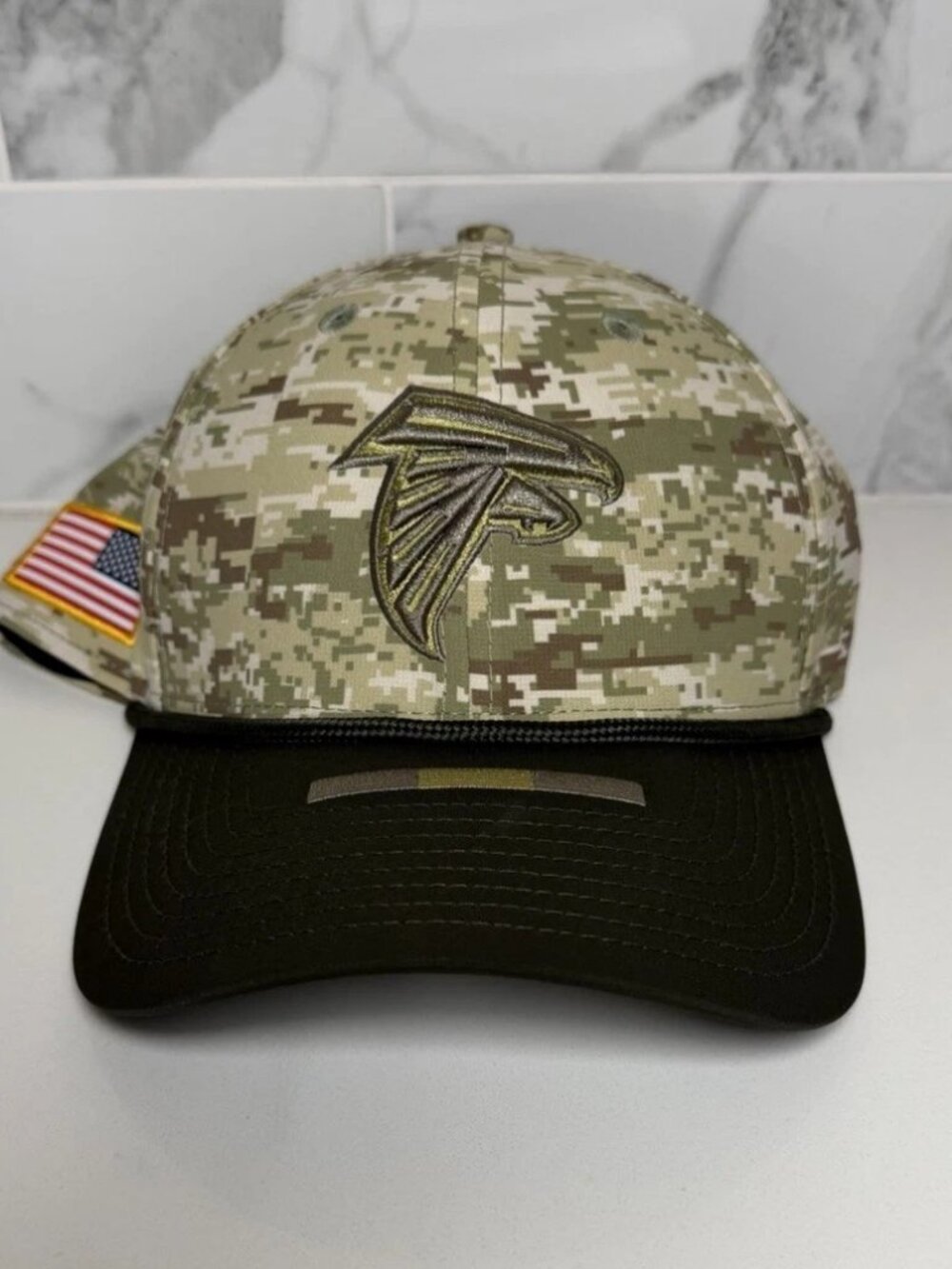 Atlanta Falcons New Era 39THIRTY 2025 Salute To Service M/L